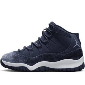 Nike Air Jordan 11 Retro Midnight Navy/Metallic Silver Velvet Shoes. Size 12c